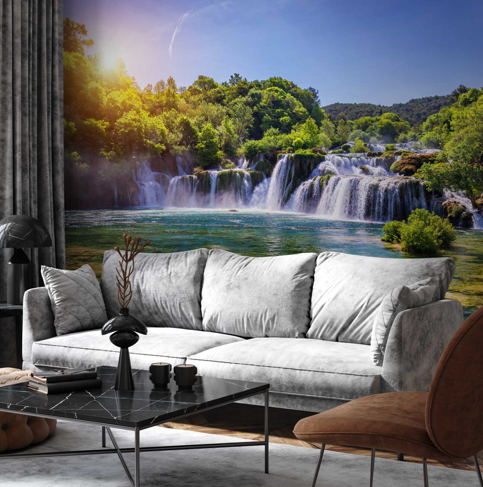 Fototapeta vodopád, rútiace sa vody pod padajúcim súmrakom, vydáva hlasný zvuk