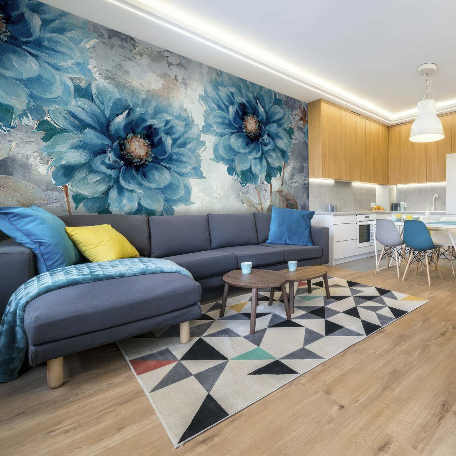 Fototapeta vtáky a modré kvety v hustom letnom daždi