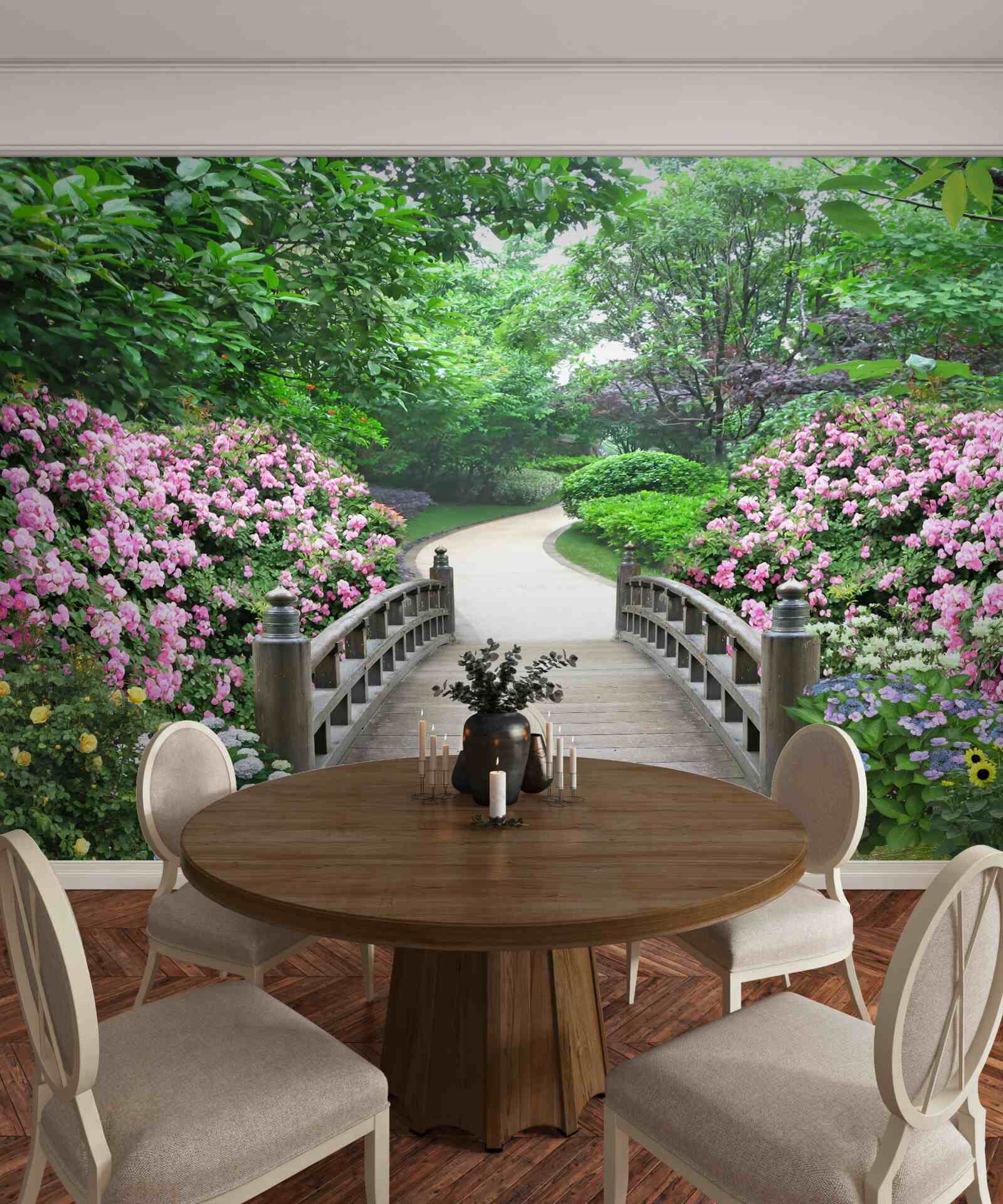 Fototapeta malebný drevený most, ktorý vedie cez kvitnúce zelené stromy