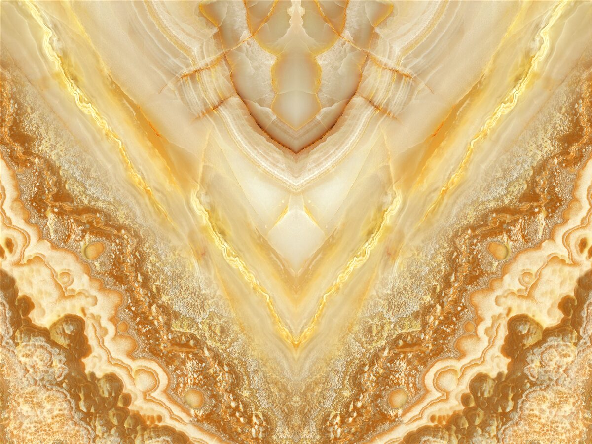 Fototapeta plátok jantáru na mramorovom pozadí