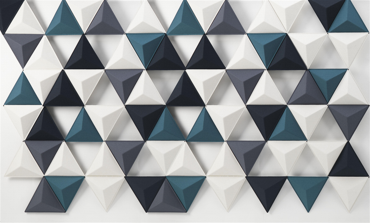 Fototapeta objemové trojuholníky v bielych a smaragdových odtieňoch