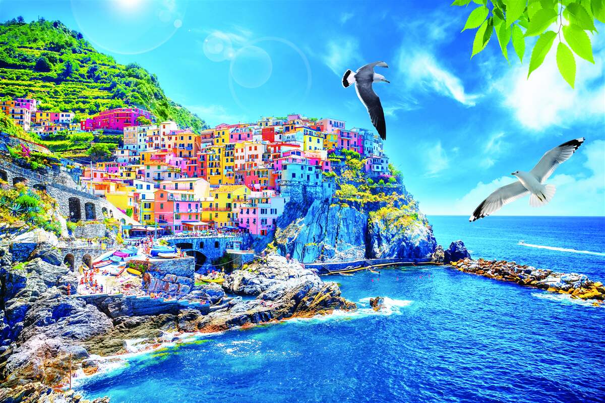 Fototapeta mestečko pri mori, na krásnych útesoch, zaliate jasným svetlom