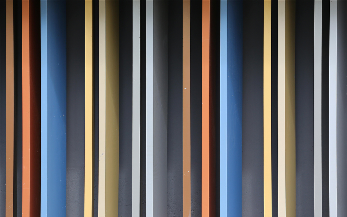 Fototapeta svetlé farebné čiary prebiehajúce vertikálne