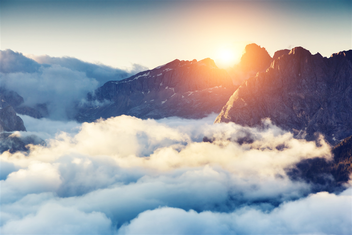 Fototapeta západ slnka v horskej krajine