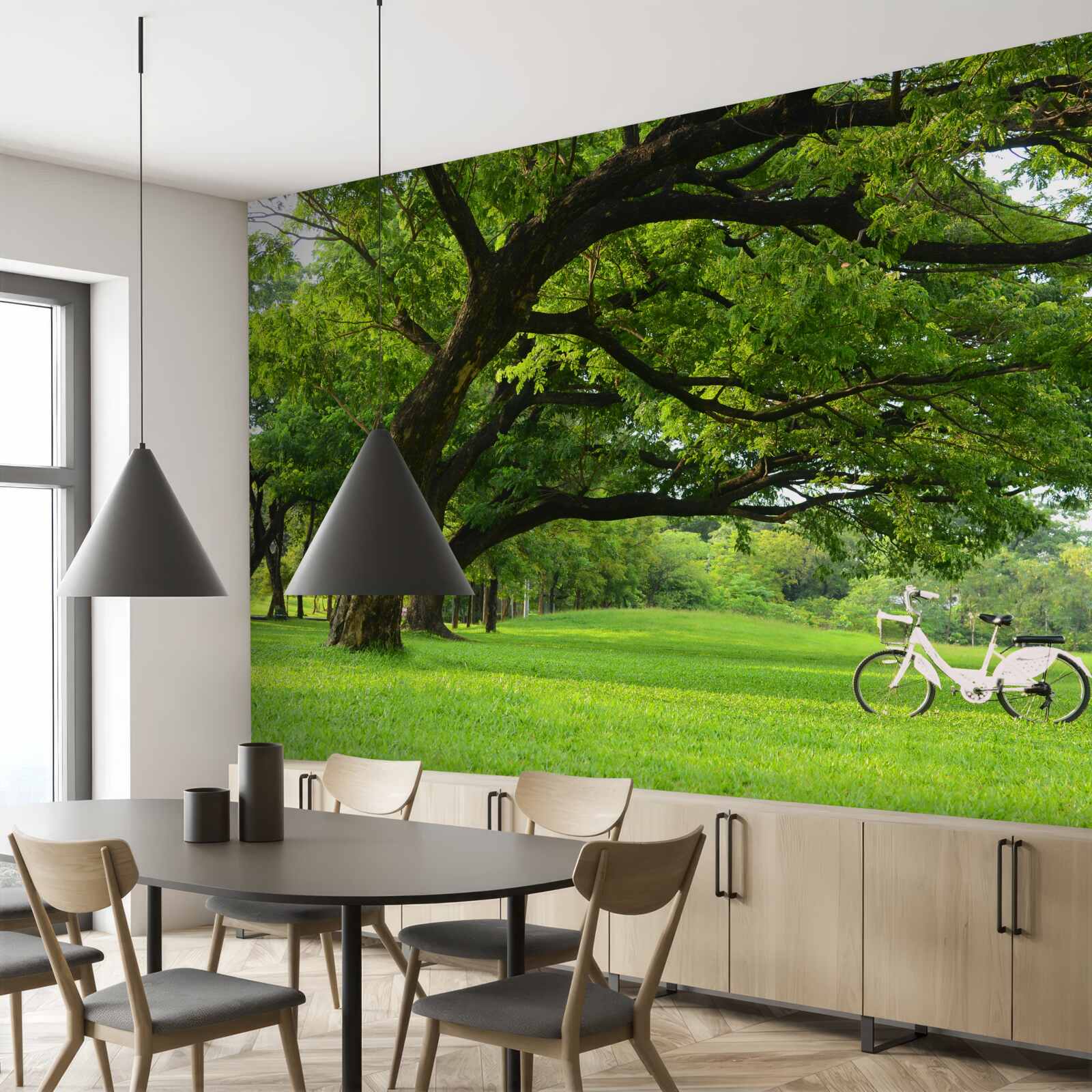 Fototapeta lúka so zelenou trávou a starými stromami