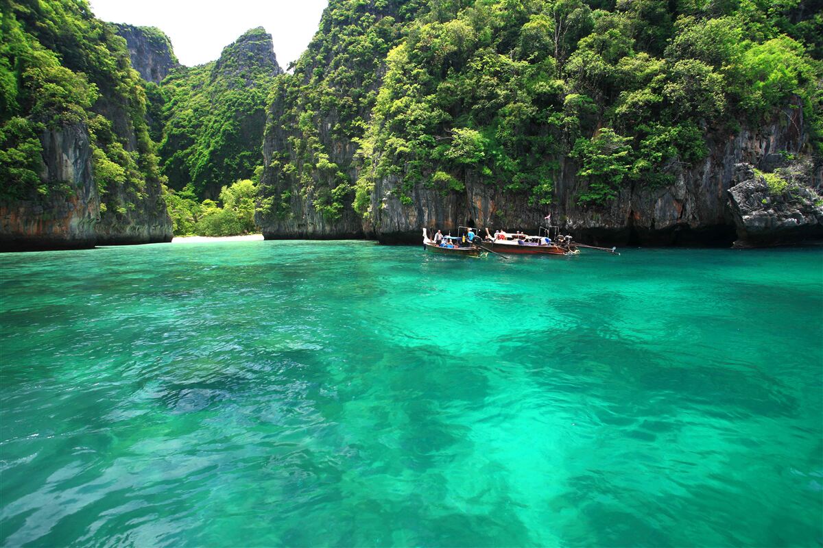 Fototapeta tyrkysové vody a smaragdové horské otovy