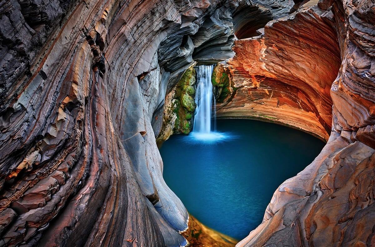 Fototapeta kút v jaskyni