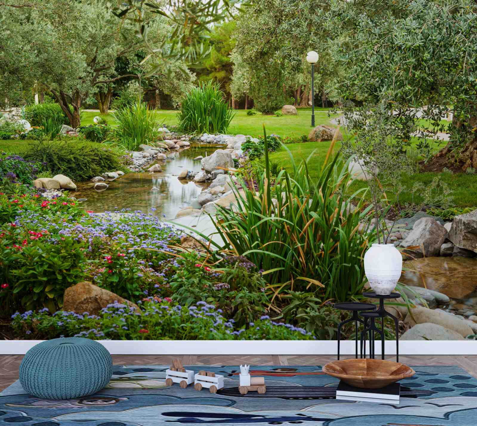 Fototapeta potok pretekajúci zelenou lúkou