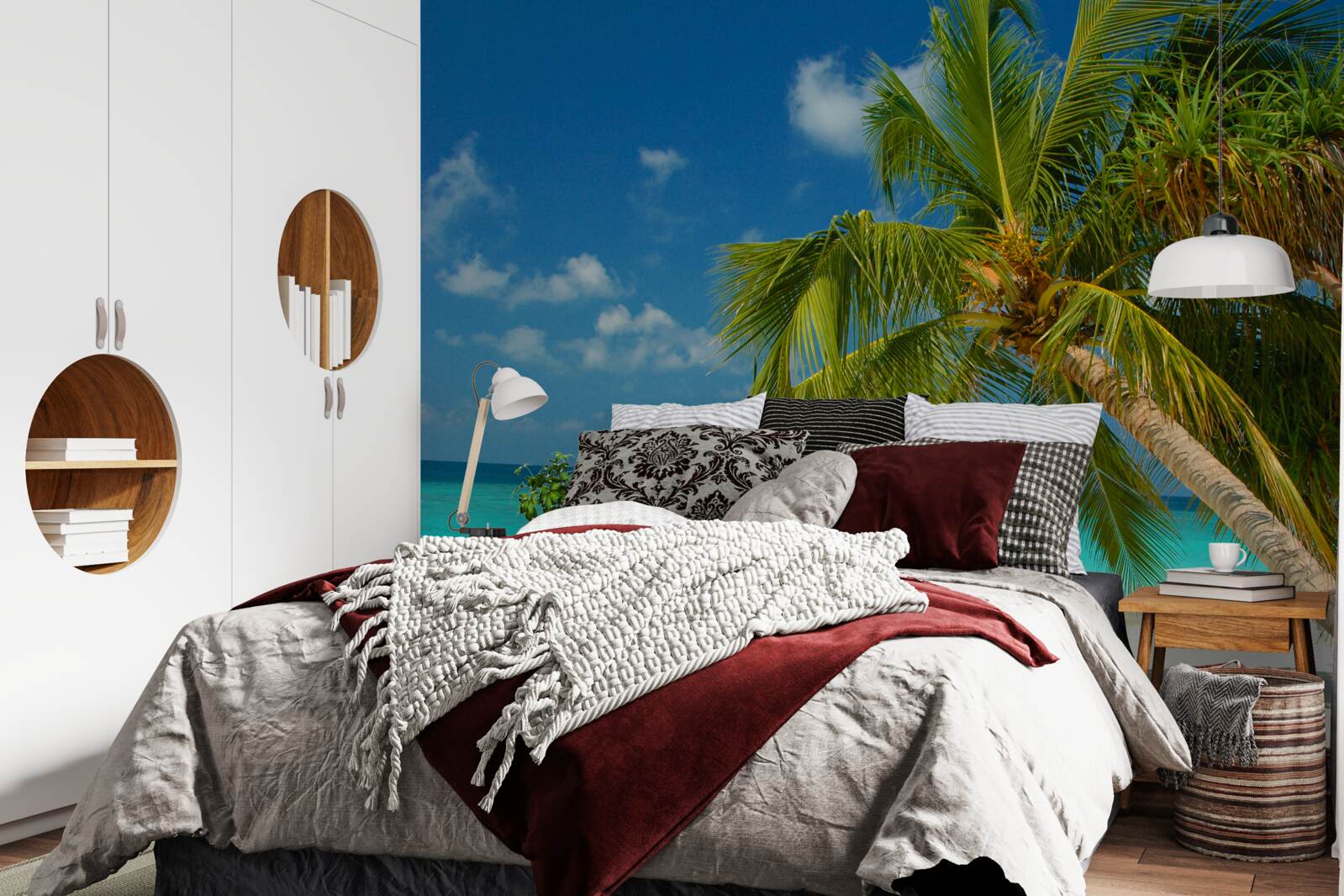 Fototapeta palma na pláži pri oceáne