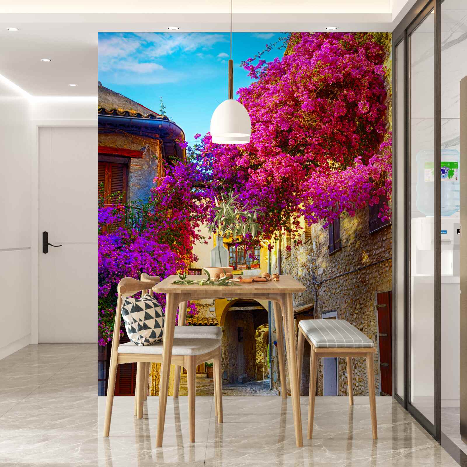 Fototapeta fialové kvety zdobia hradby starobylého mesta