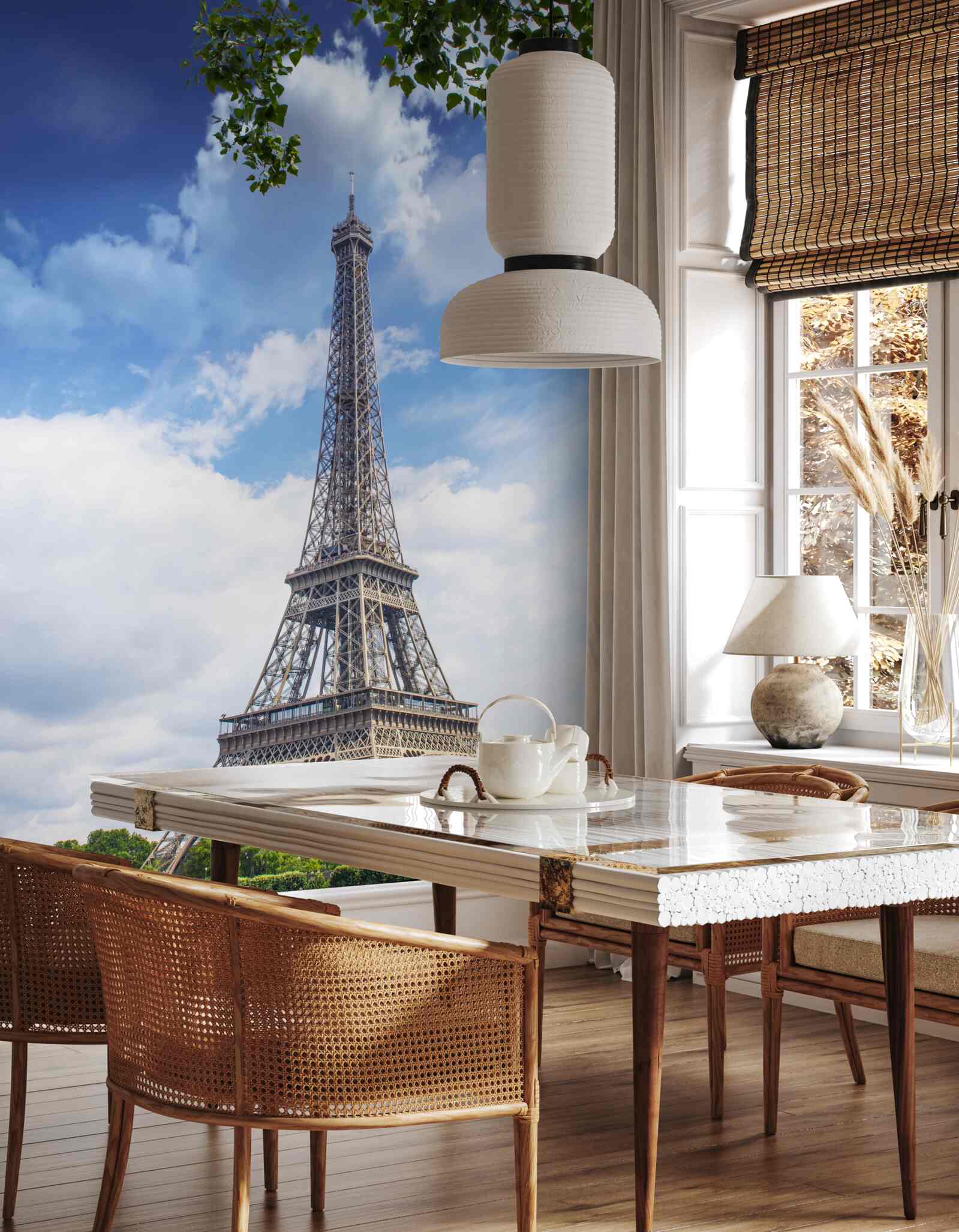 Fototapeta Eiffelova veža sa týči proti svetlému oblohe