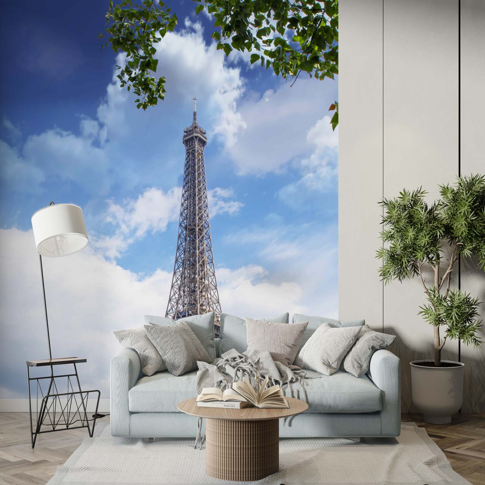 Fototapeta Eiffelova veža sa týči proti svetlému oblohe