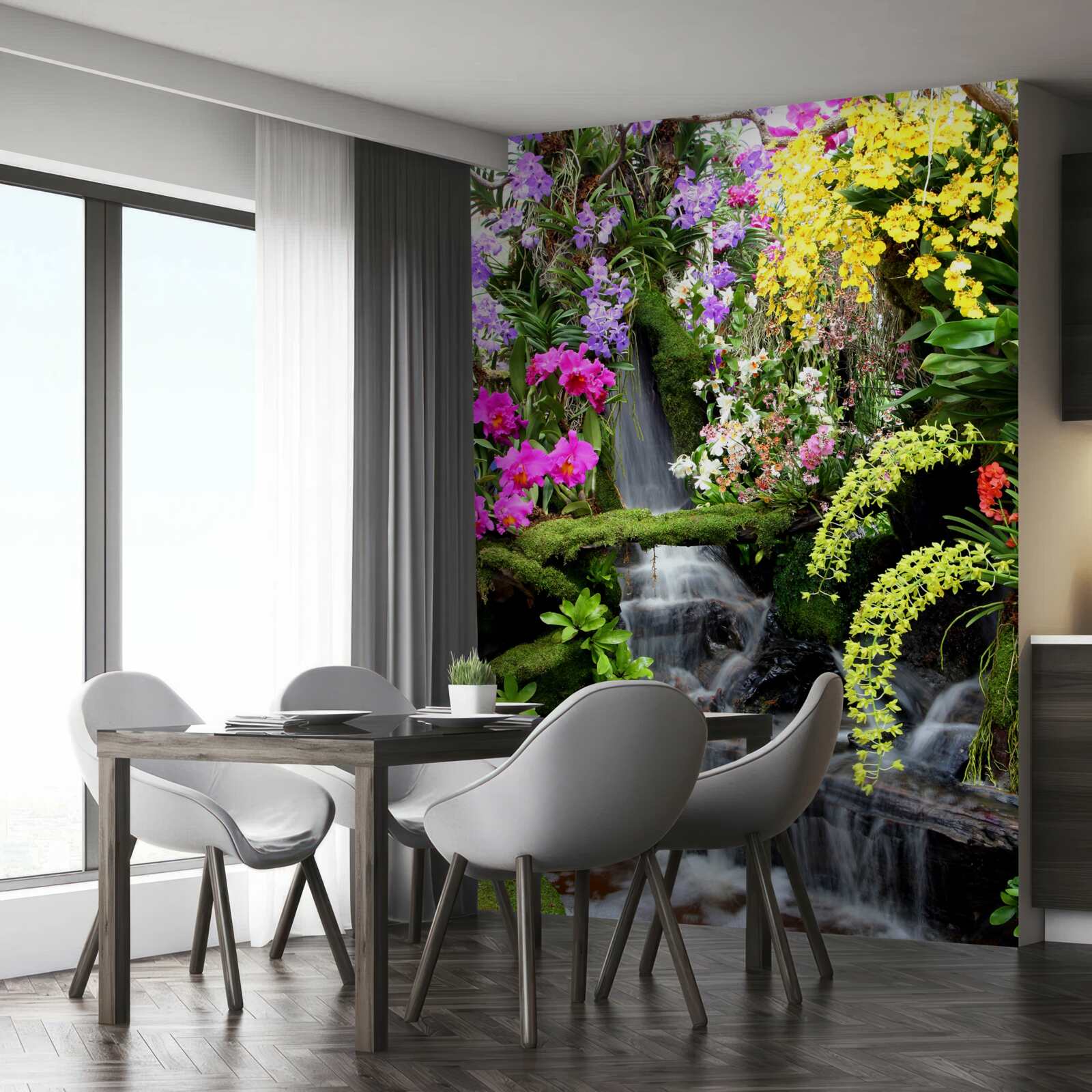 Fototapeta voda kaskádovito medzi bohatými odtieňmi kvetov