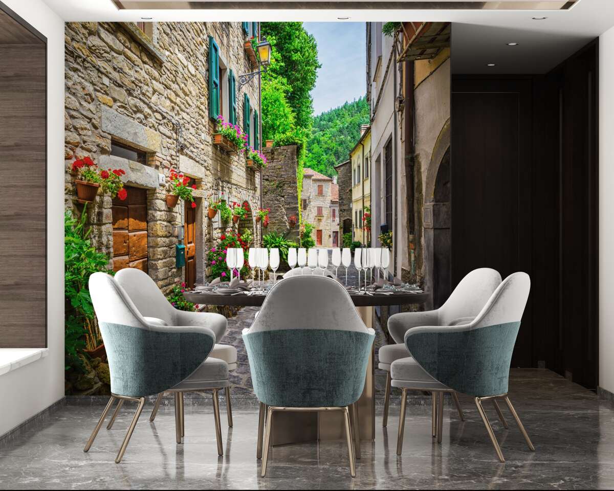 Fototapeta stará kamenná mestská ulica, obklopená zelenou