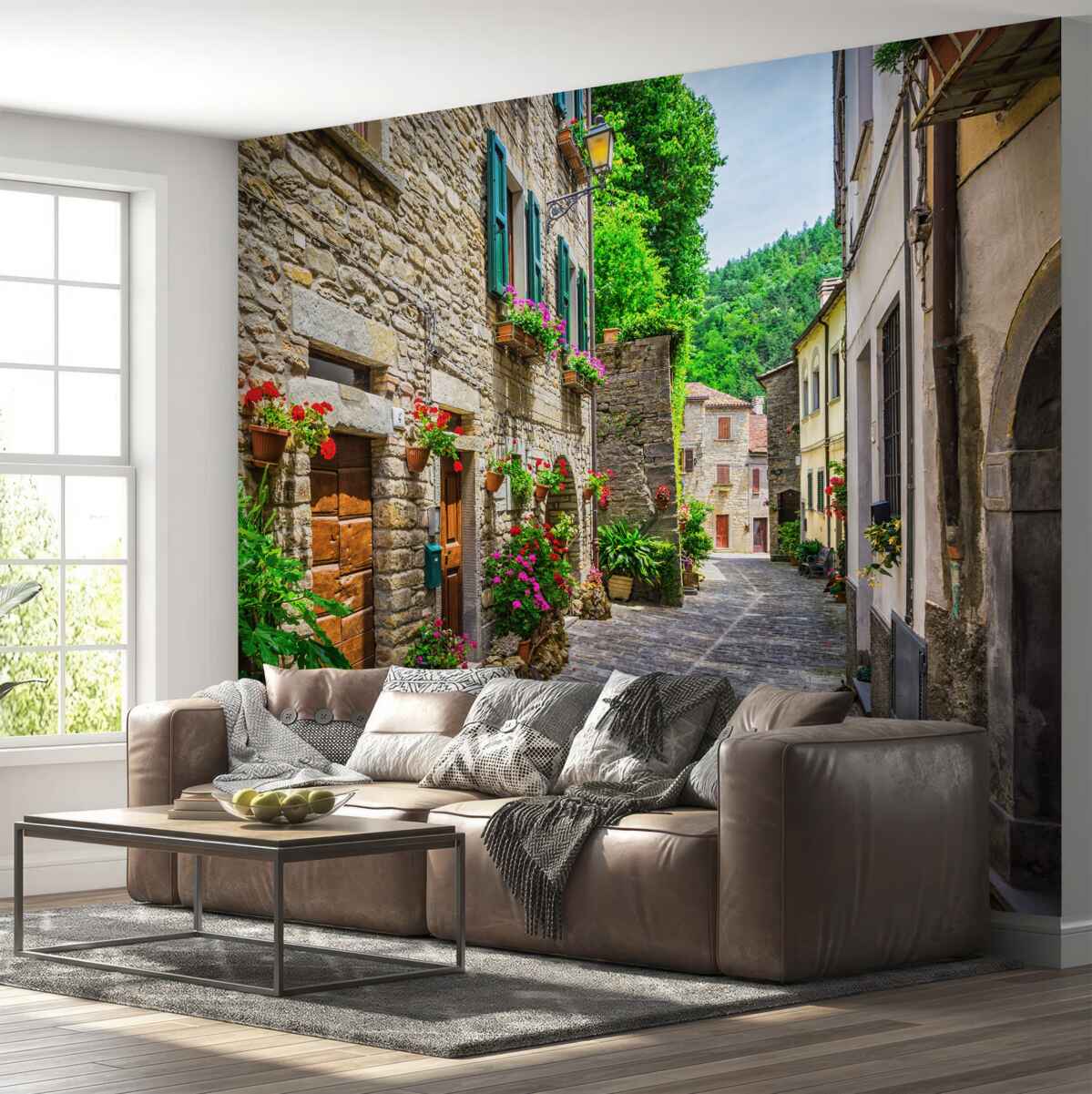 Fototapeta stará kamenná mestská ulica, obklopená zelenou