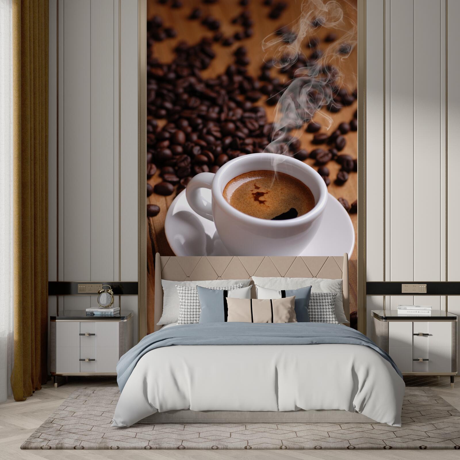 Fototapeta šálka kávy s fázami vydávajúcimi arómu