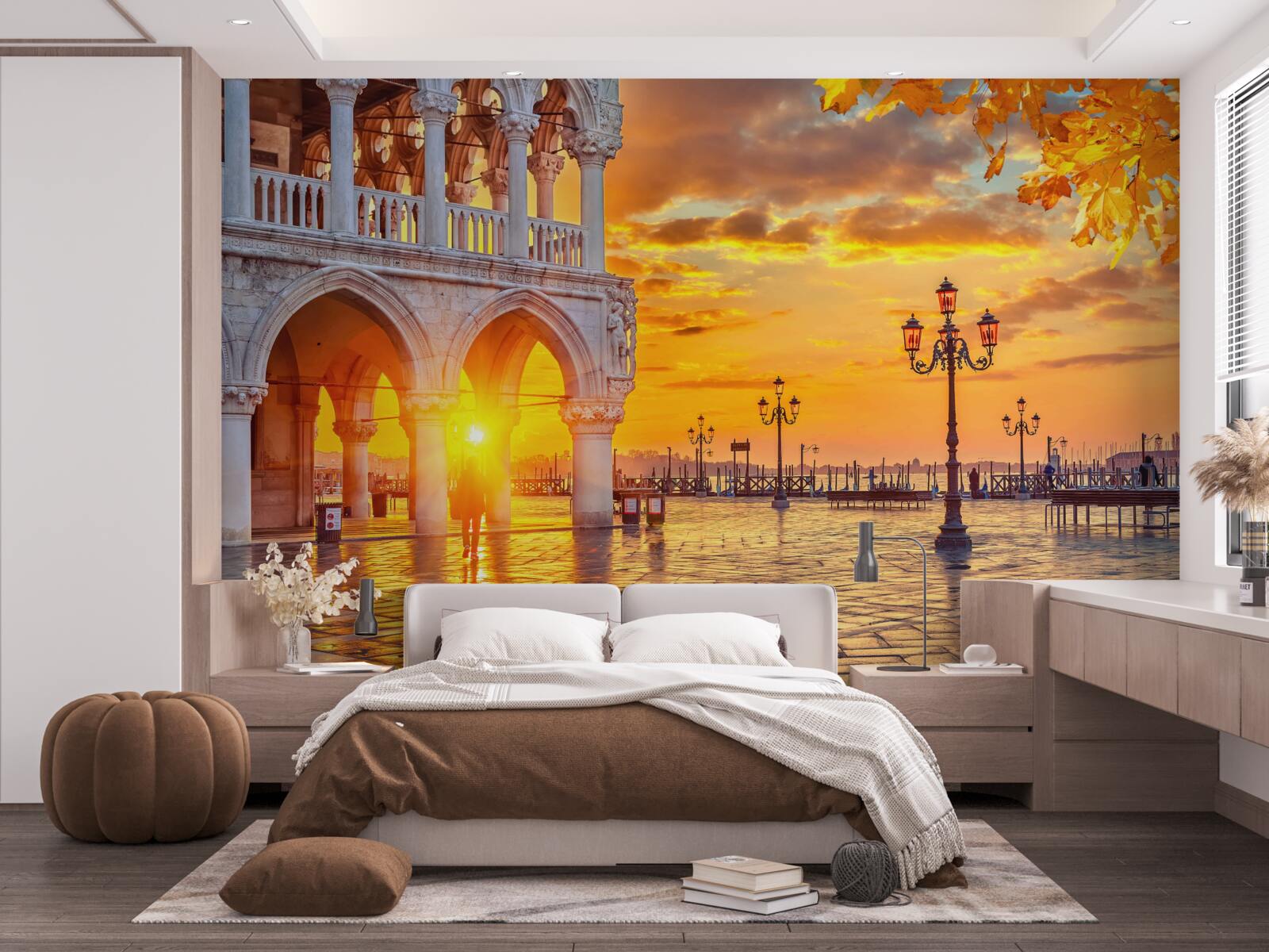 Fototapeta teplé, jasné lúče západu slnka nad hlavným námestím