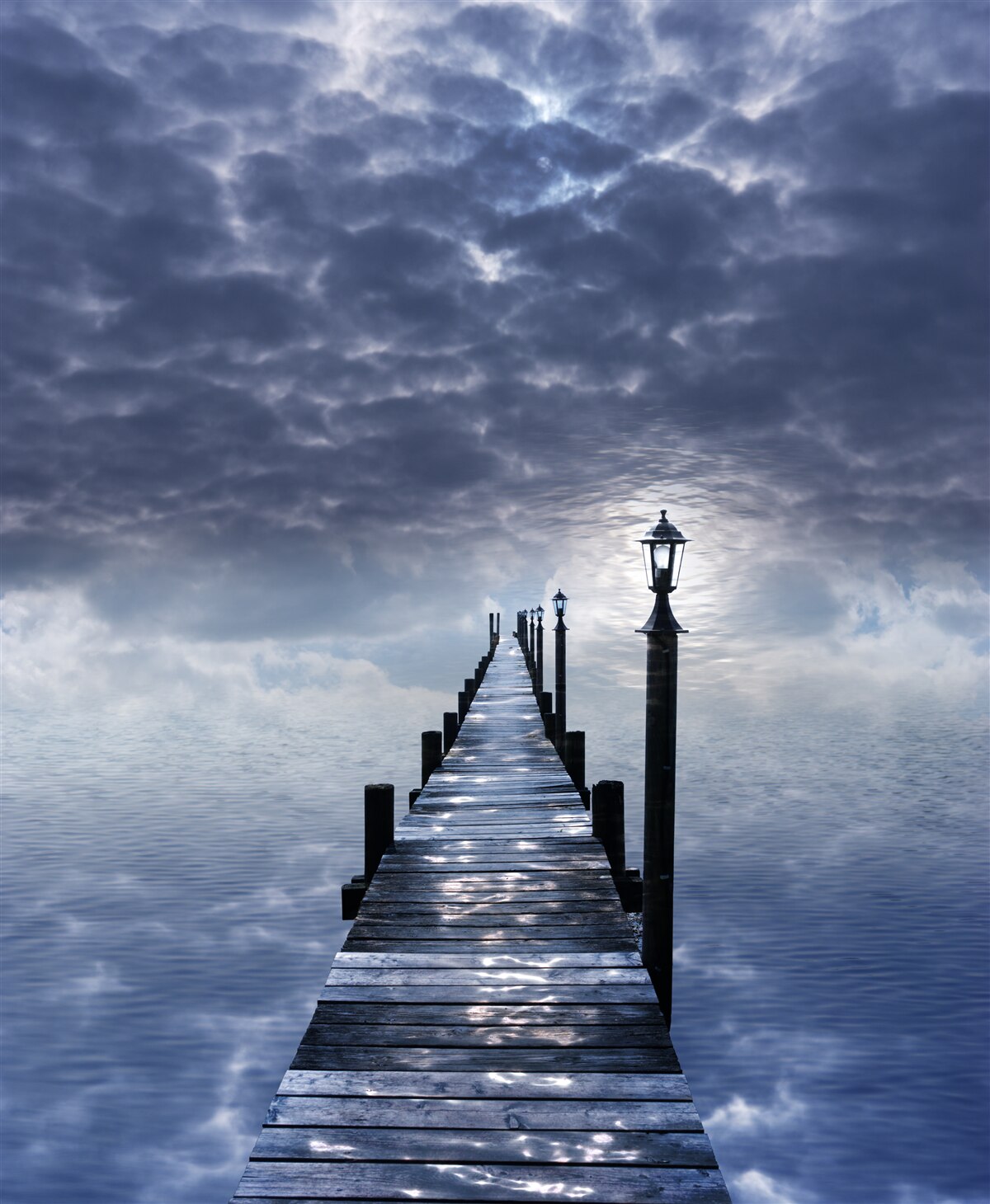 Fototapeta drevený most týčiaci sa nad vodnou hladinou