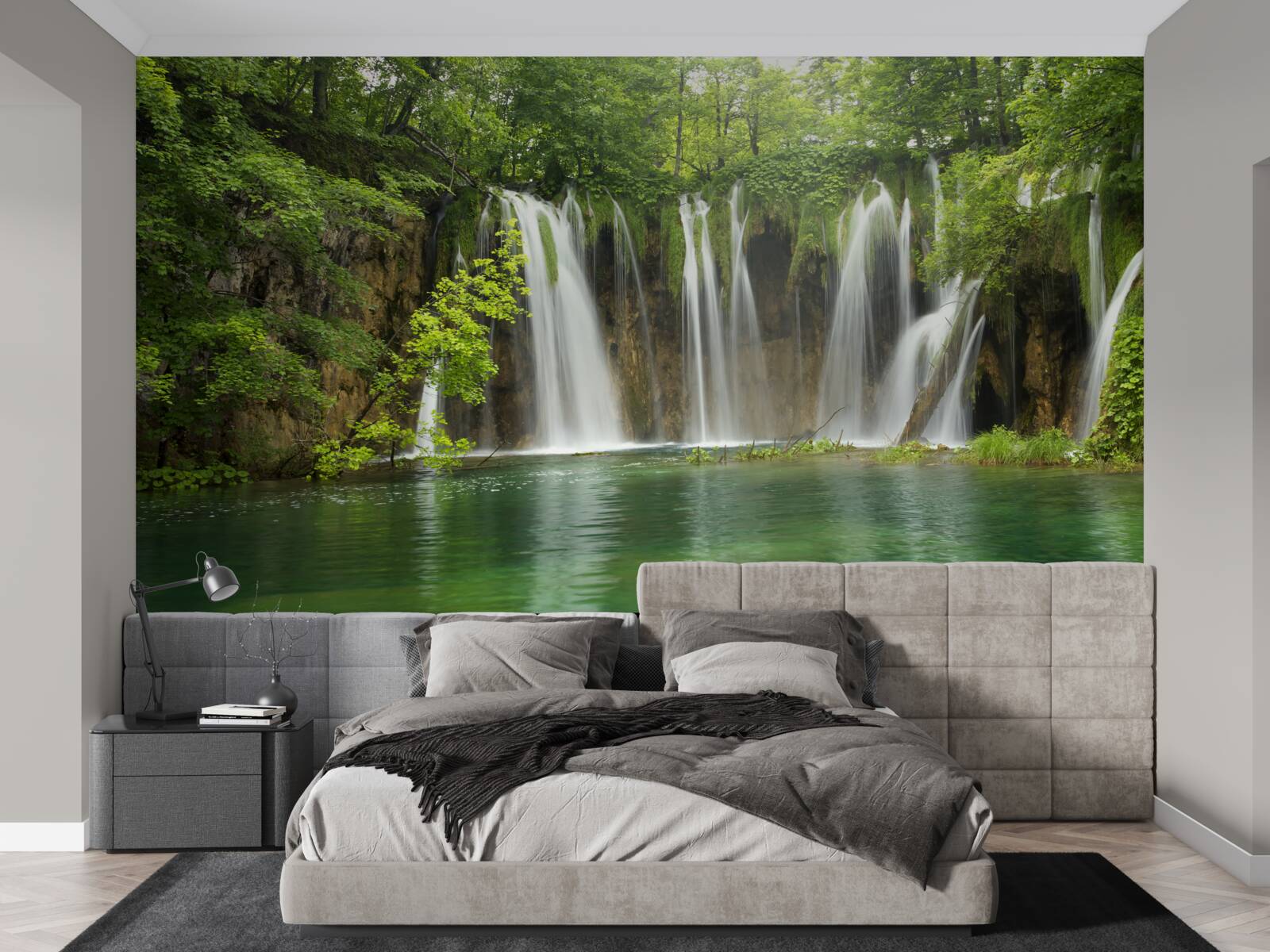 Fototapeta voda rýchlo stekala do rokliny medzi horským lesom