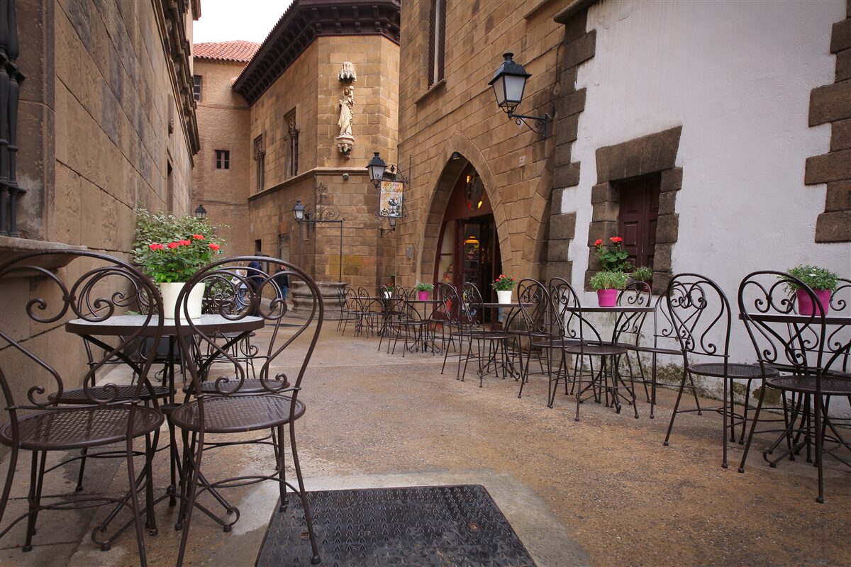 Fototapeta stoly na ulici