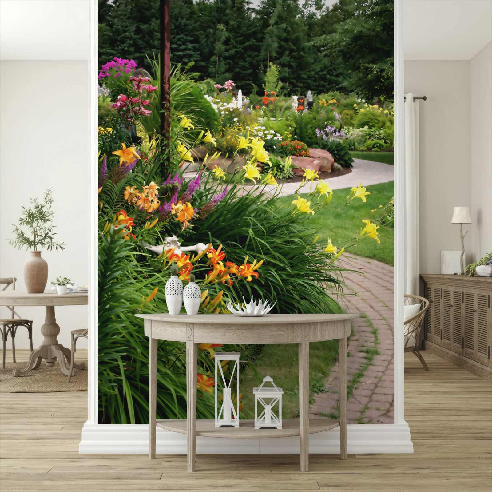 Fototapeta cesta v blízkosti bujného leta kríkov s kvetmi