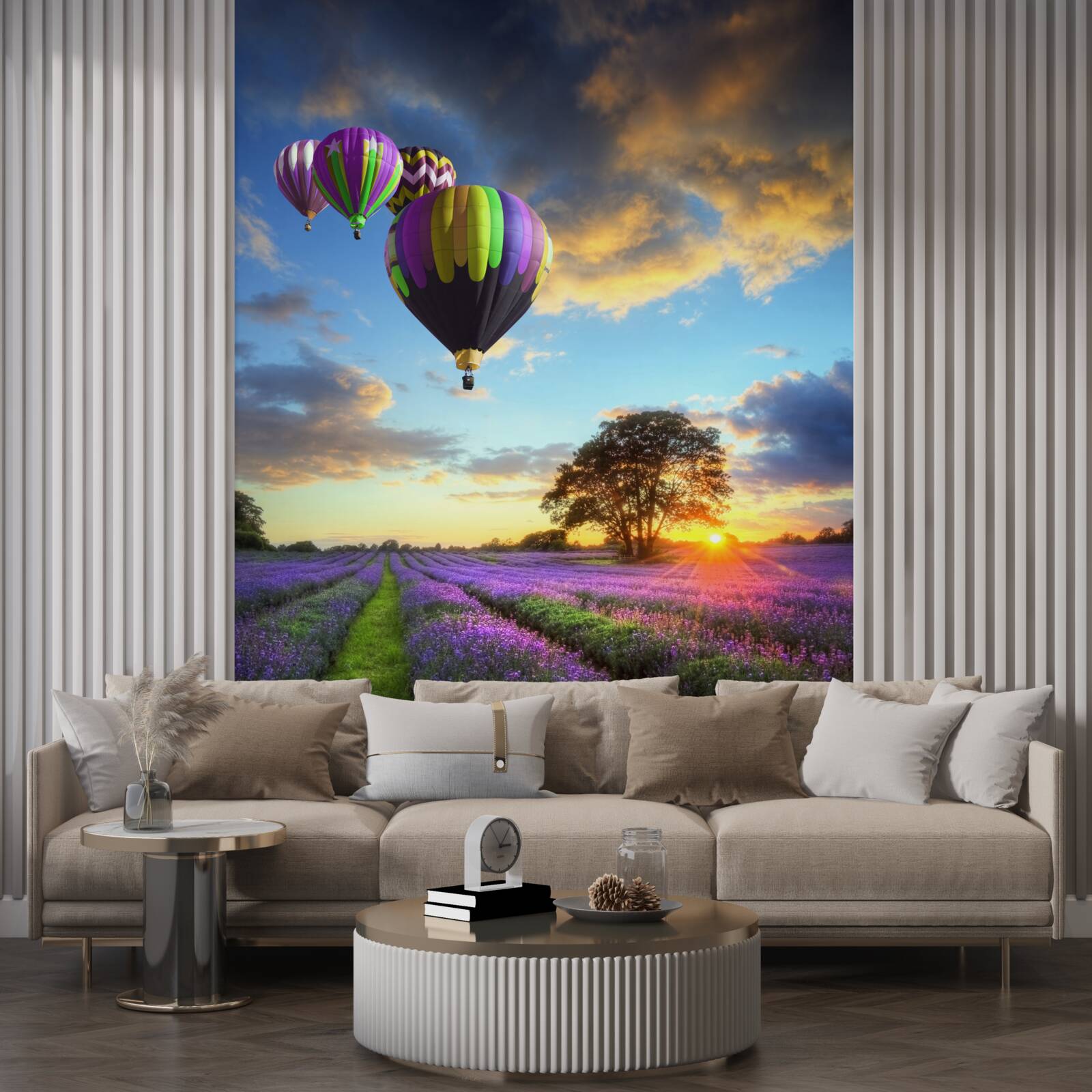 Fototapeta jasný teplovzdušný balón plávajúci nad levanduľovým poľom