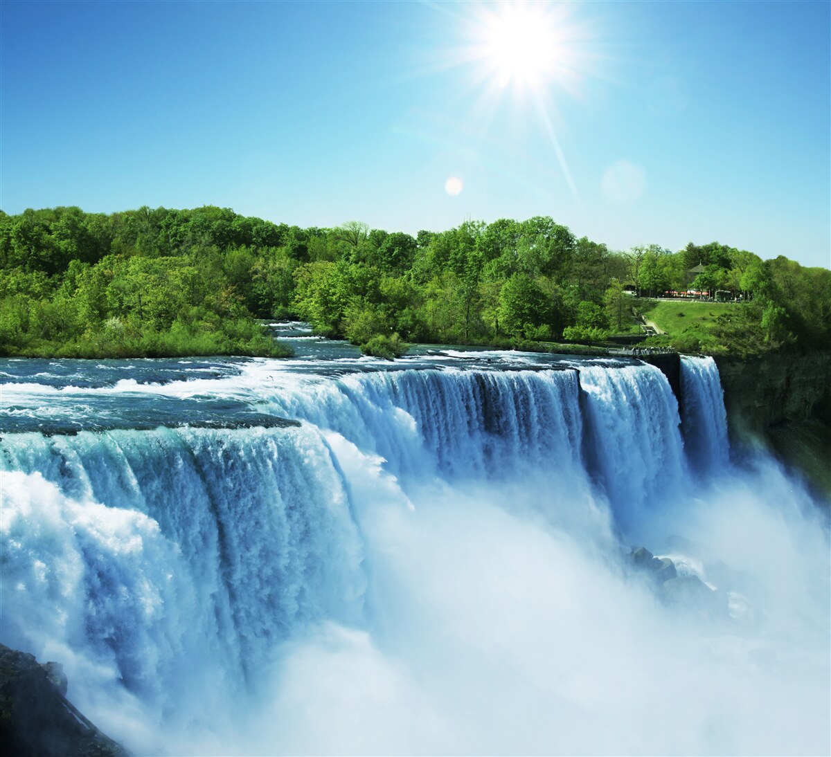 Fototapeta sila veľkého vodopádu, ktorý sa rýchlo zrútil