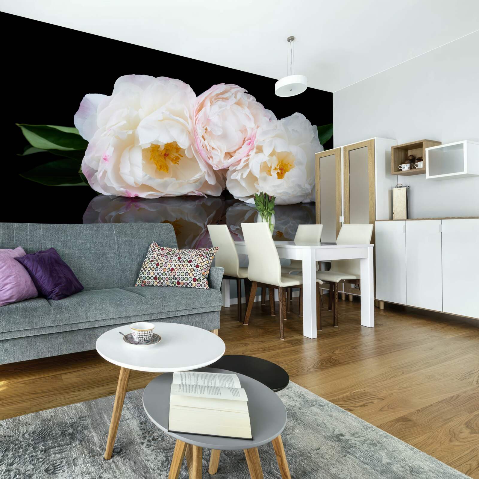 Fototapeta kytica bielych kvetov odrážajúcich sa vode