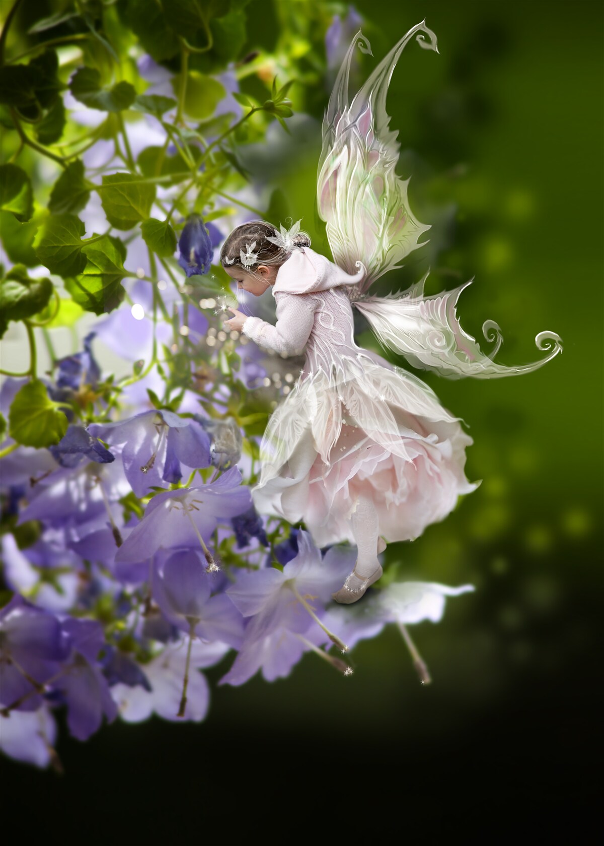 Fototapeta silueta dievčaťa s nočnými motýľami, ktoré pijú nektár