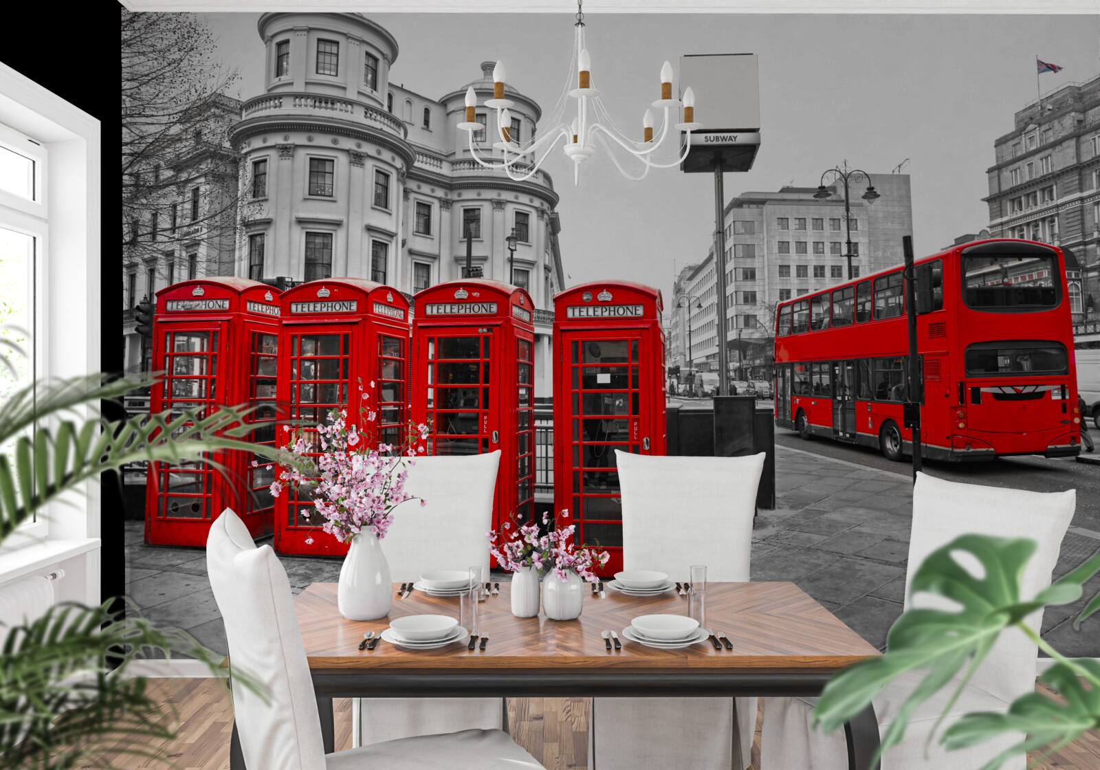 Fototapeta v sivom meste sú červené busy a telefónne búdky