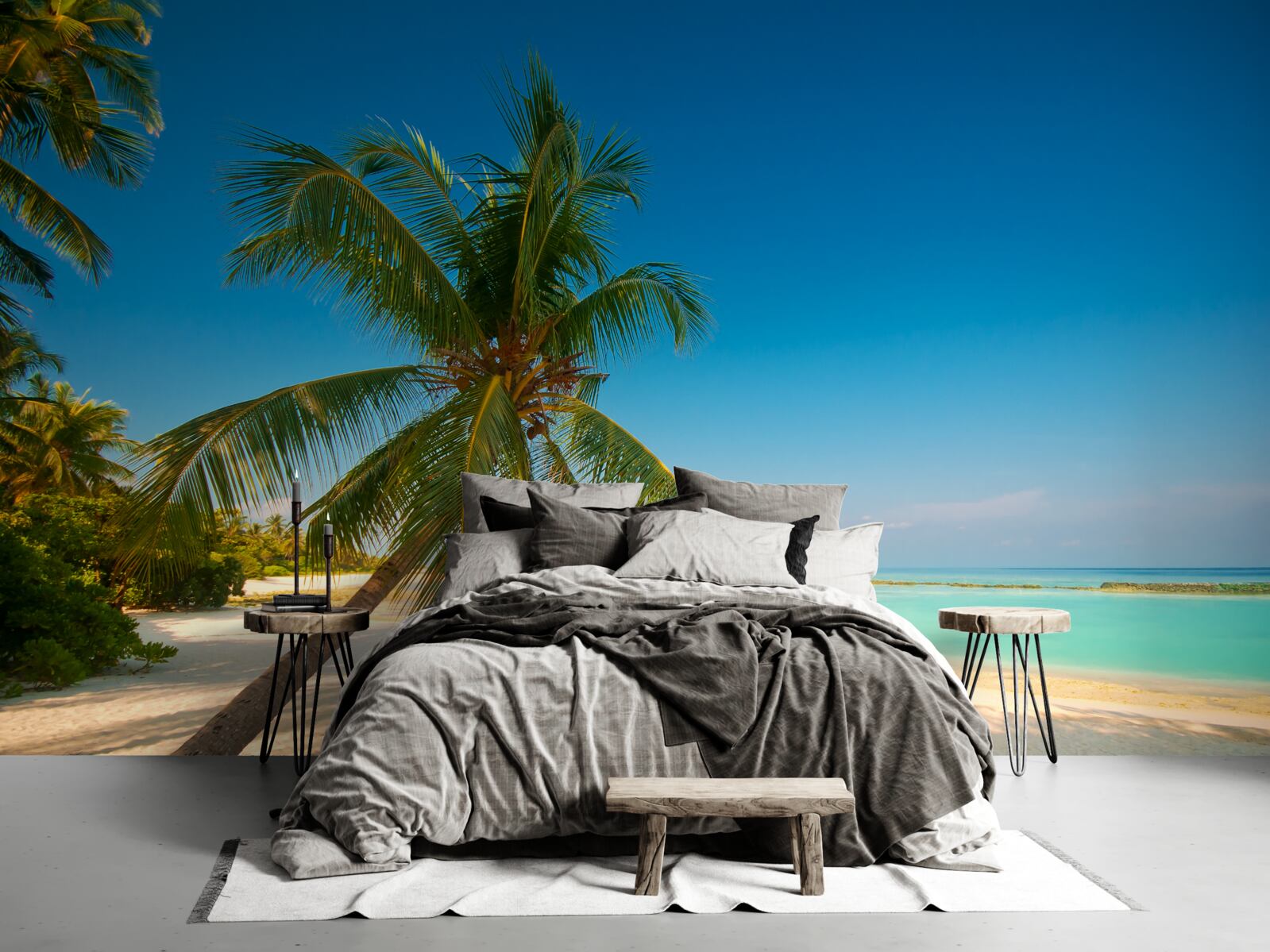 Fototapeta hojdacia sieť natiahnutá pod palmou na tropickom pobreží