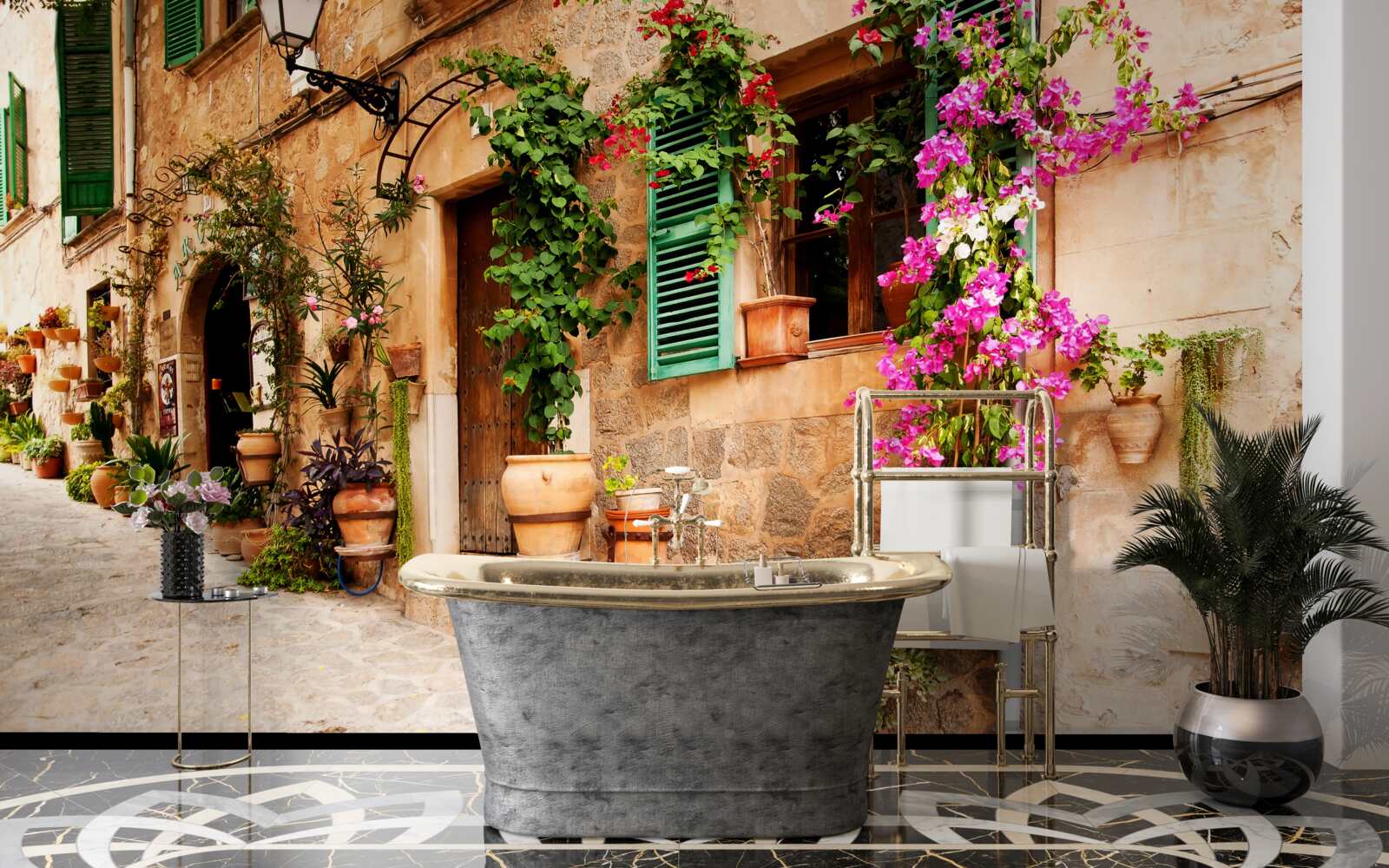 Fototapeta starobylá šikmá ulica zdobená kvetmi