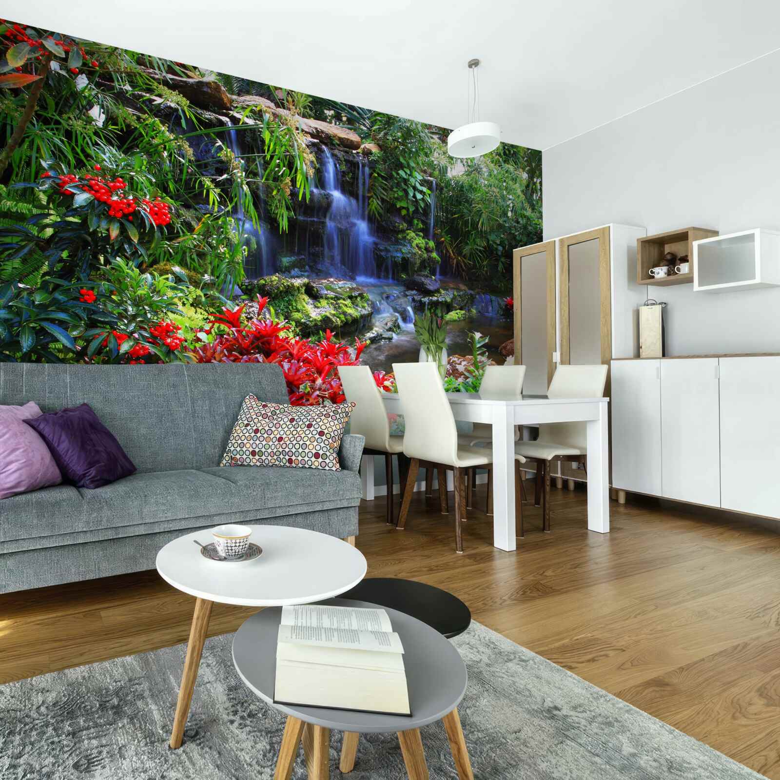 Fototapeta magické mesto pri vodopáde, obklopené kvetmi