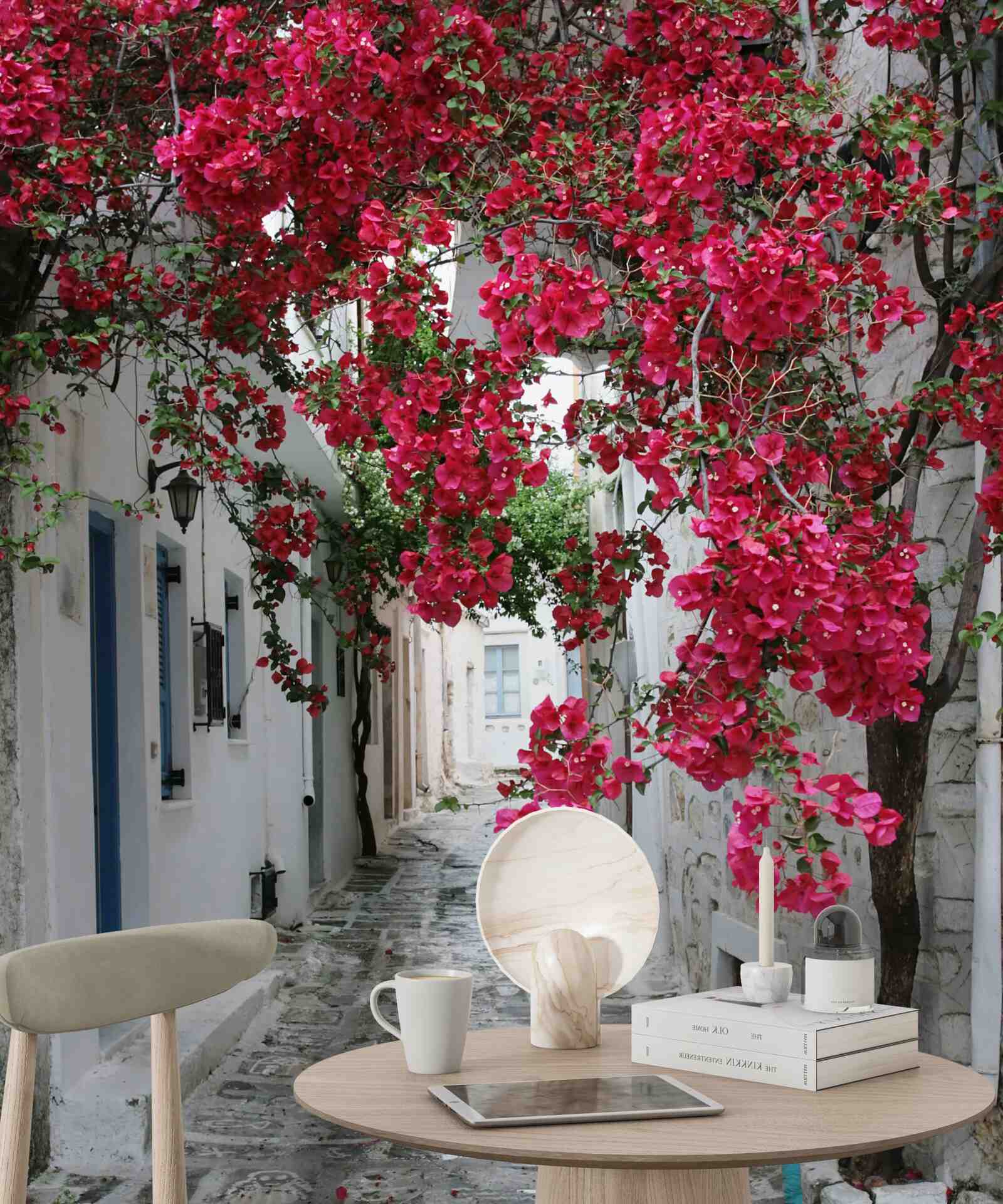 Fototapeta nad ulicami stenami visia bujné kríky