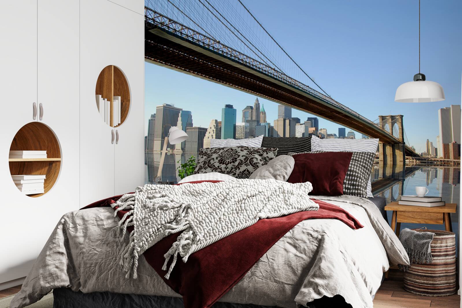 Fototapeta cez rieku a vedúci most do veľkého mesta