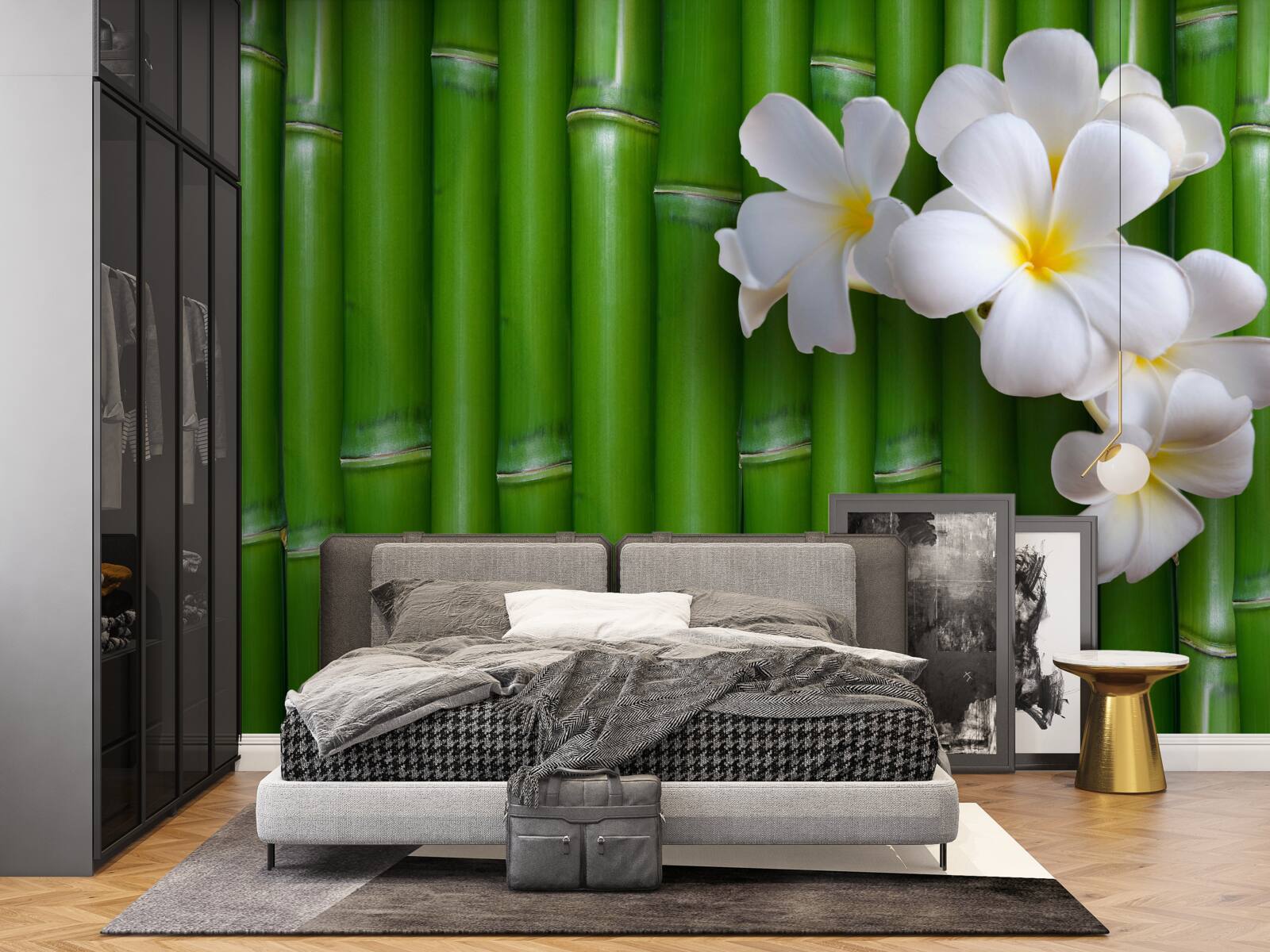 Fototapeta svetlé kvety na vysokom zelenom bambuse