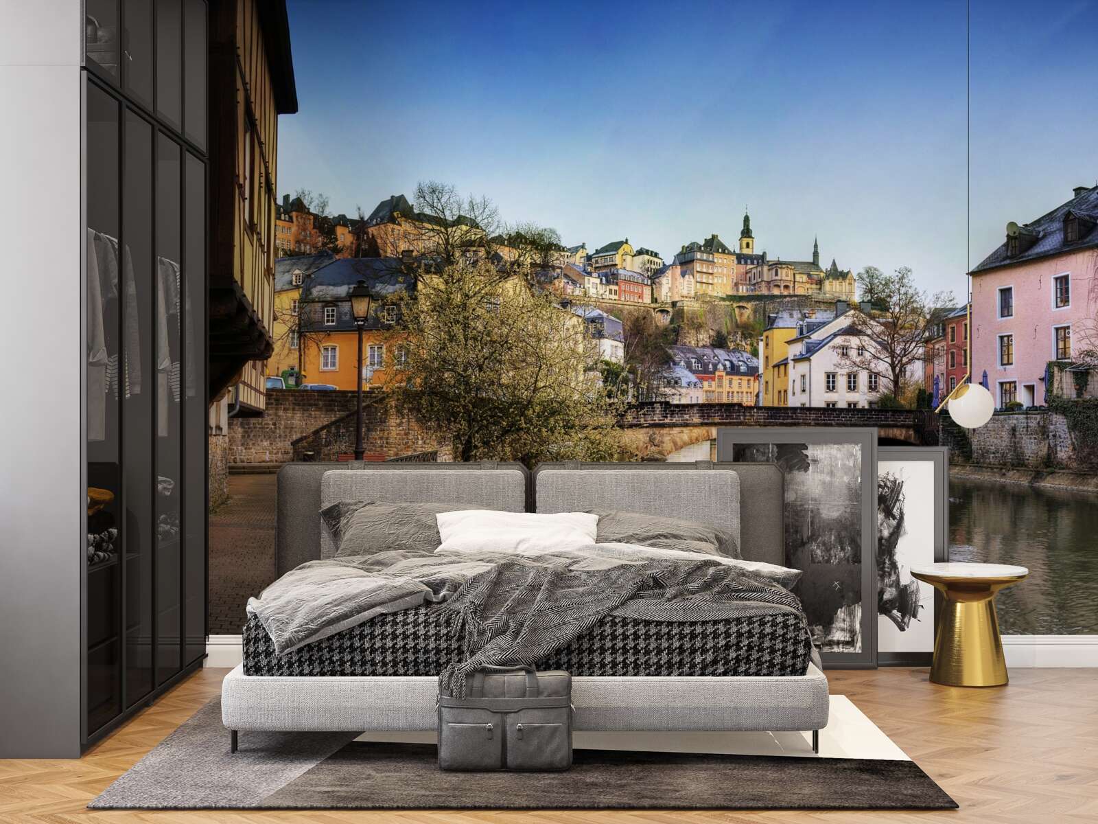 Fototapeta Cez rieku vedúci most do starého mesta