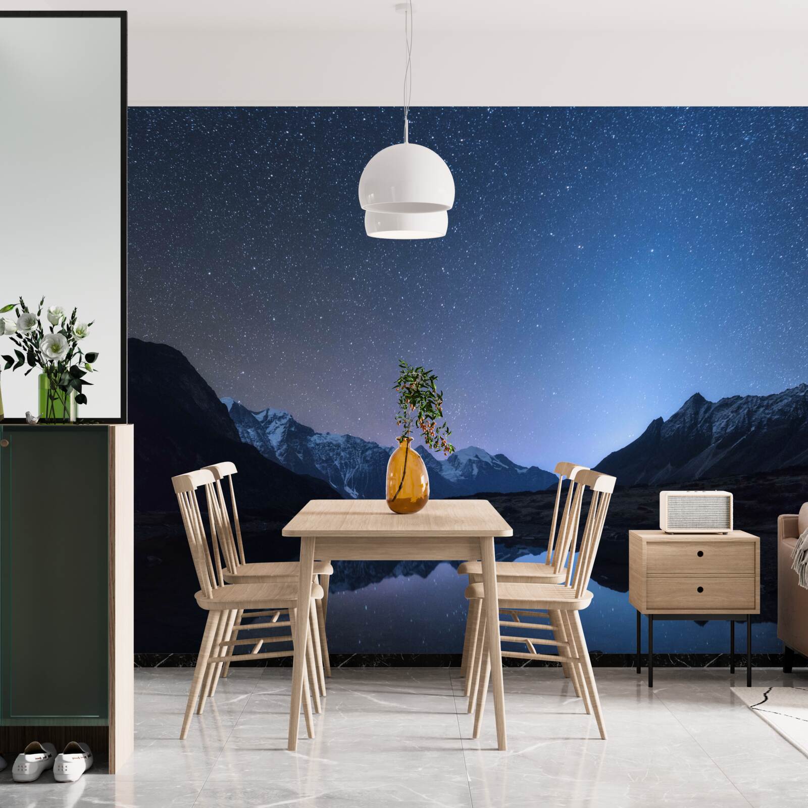 Fototapeta žiariaca nočná obloha plná hviezd v horách pri rybníku