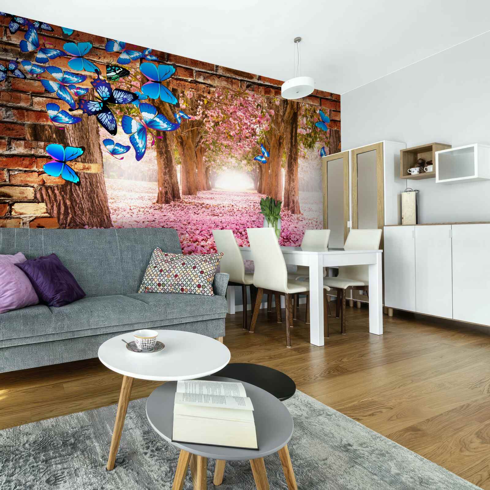 Fototapeta sakura svojimi kvetmi priťahuje motýle