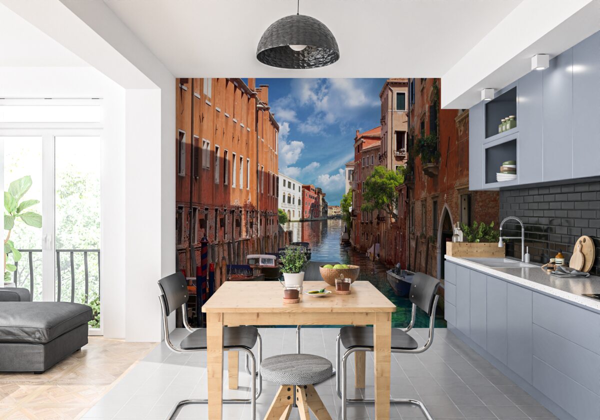 Fototapeta úzky priechod medzi budovami v Benátkach