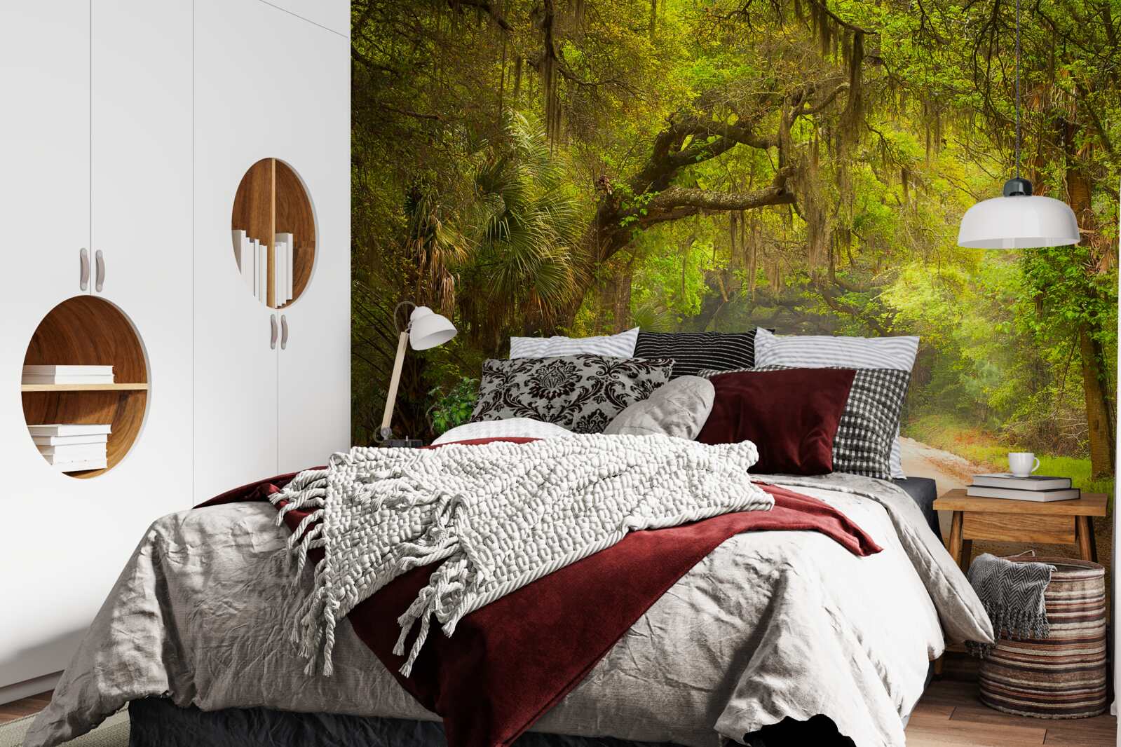 Fototapeta priestranná dráha obklopená zelenými listami