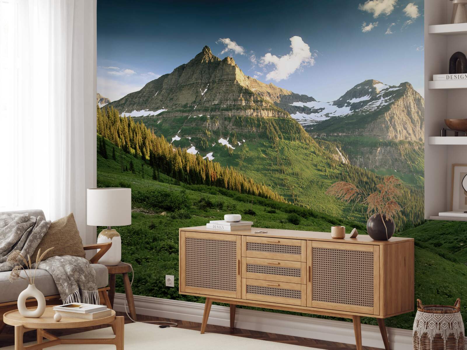 Fototapeta pohľad z trávnika na majestátne hory