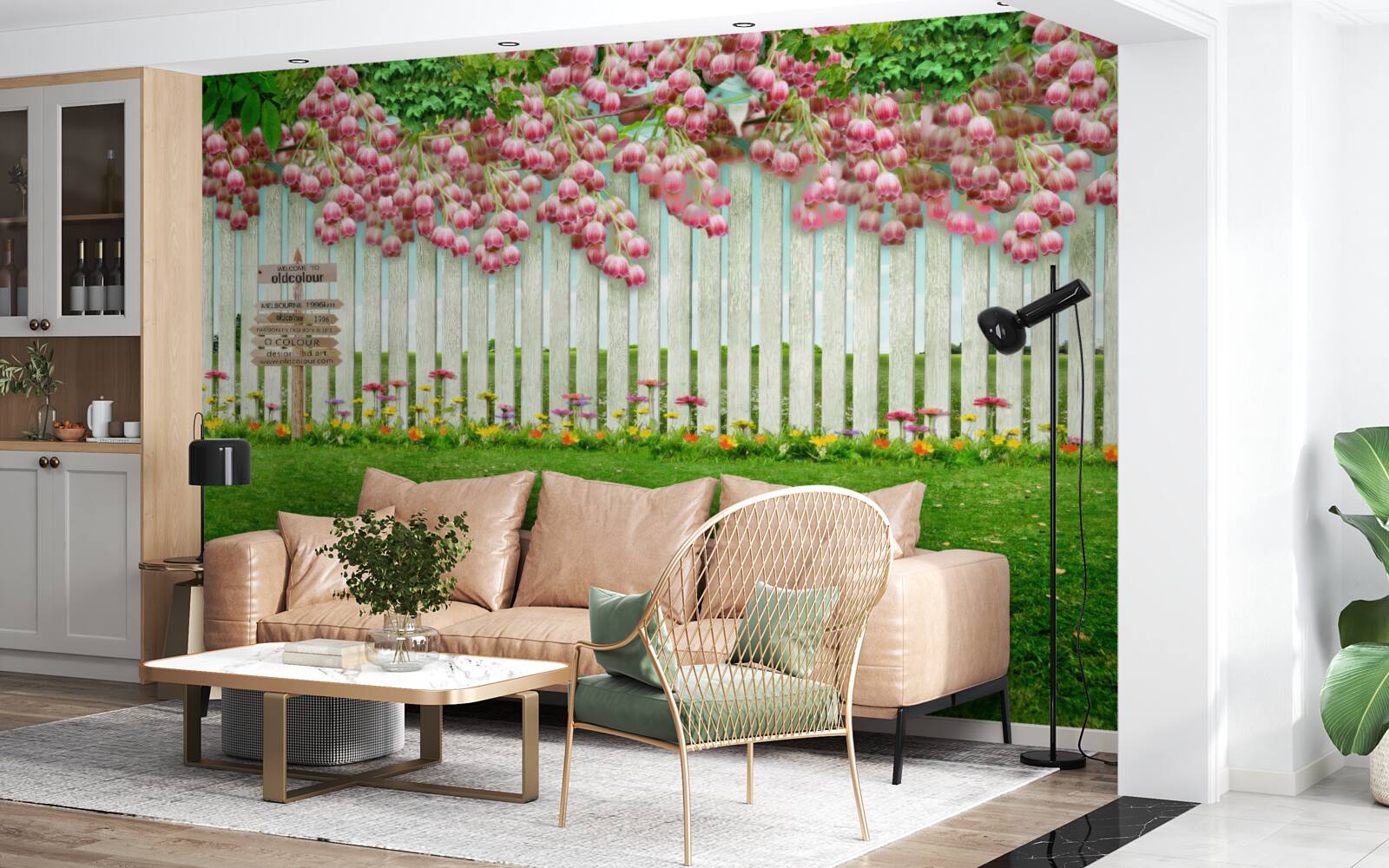 Fototapeta ružové kvety kaskáda cez biely plot