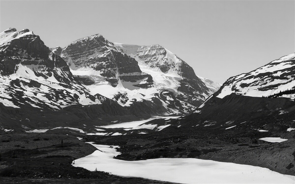 Fototapeta obrázok hôr vyrobený v čiernej a bielej