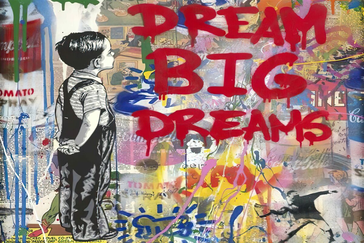 Fototapeta chlapec pozoruje stenu pokrytú kresbami