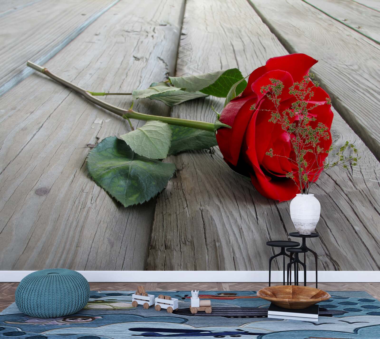 Fototapeta šarlátový kvet na drevenom povrchu