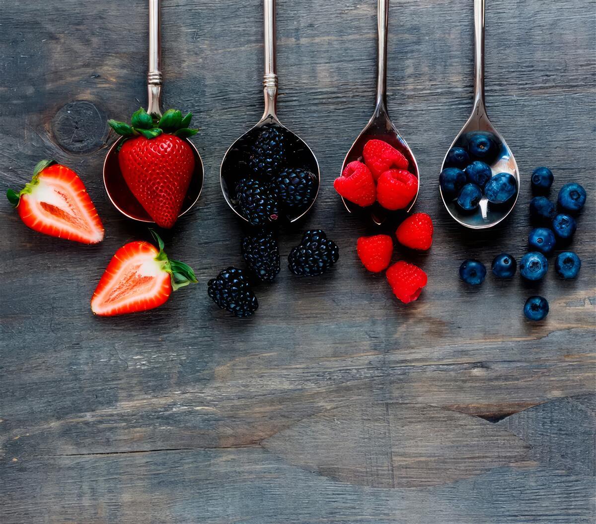 Fototapeta Lyžice plnené bobuľami