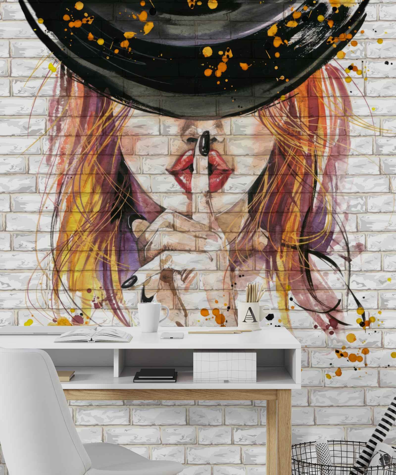 Fototapeta dievča v klobúku si zakrýva ústa prstom