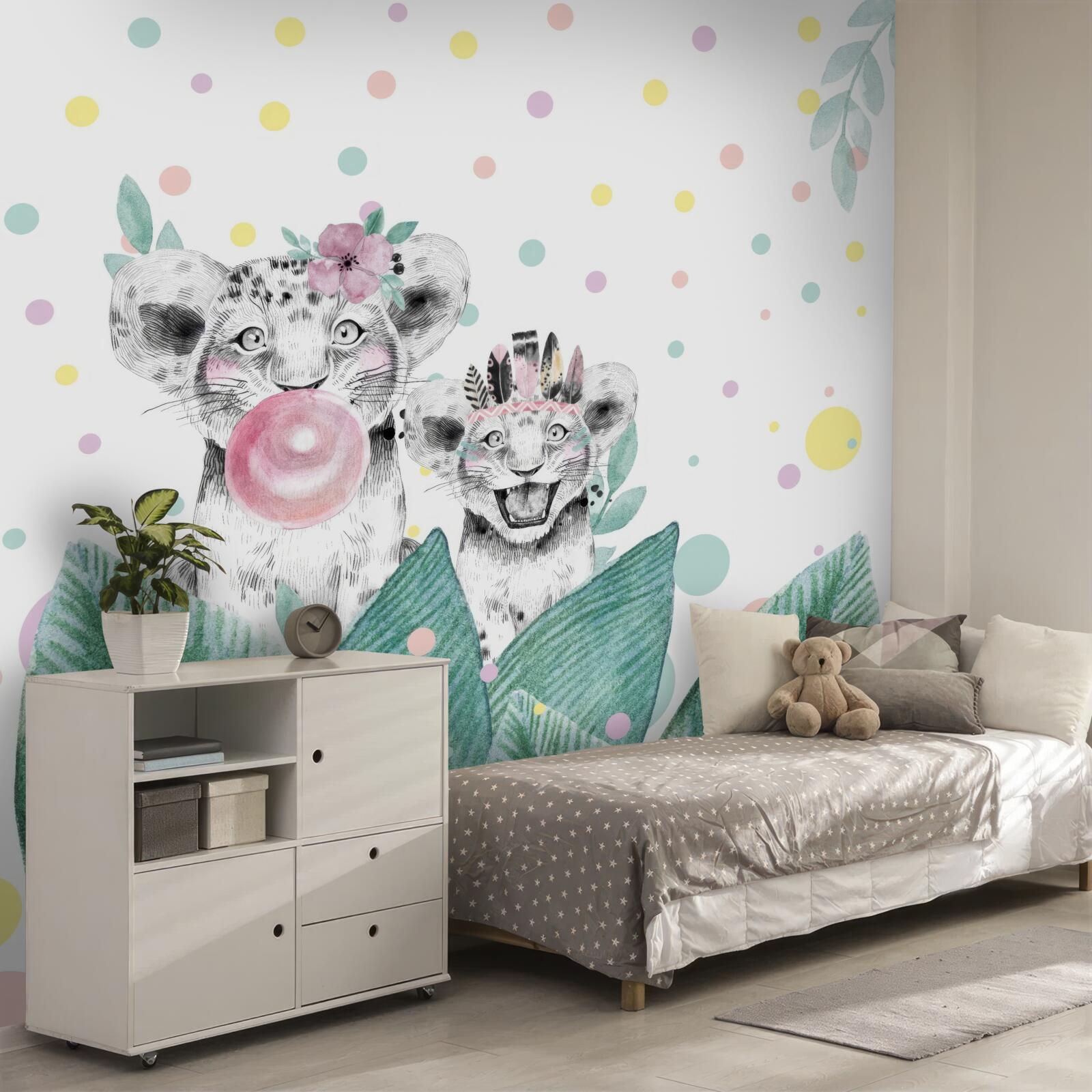 Fototapeta spoza listov sa vynorí levíča