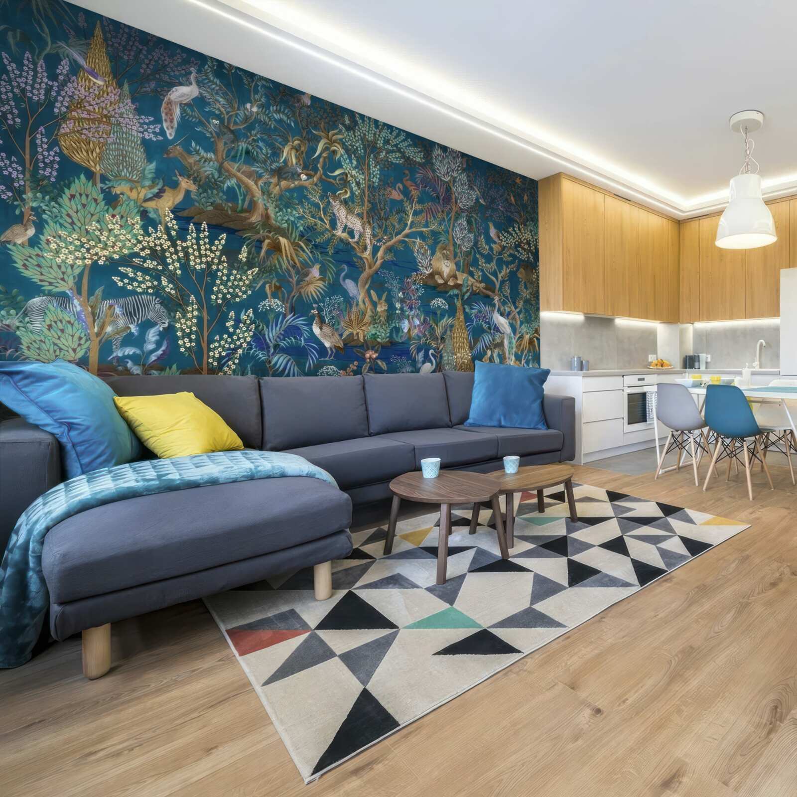 Fototapeta tmavé pozadie s obrázkami rastlín a zvierat